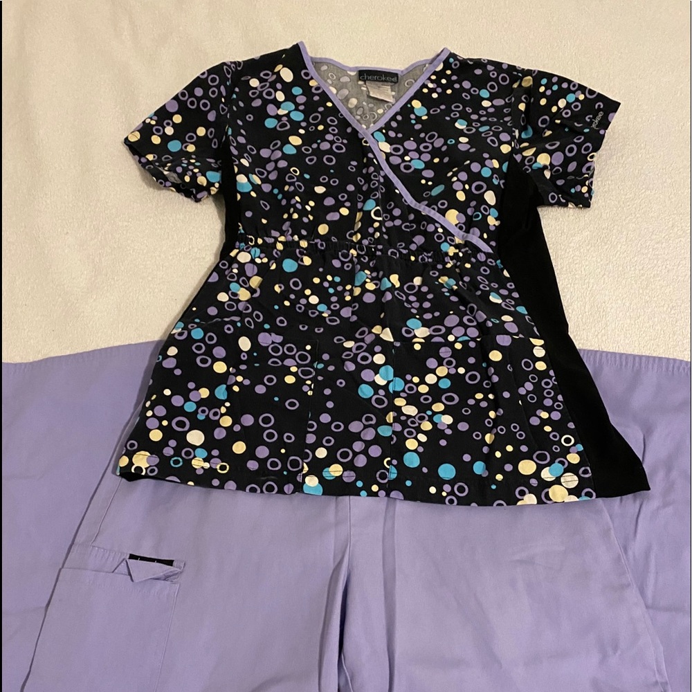 Scrub set